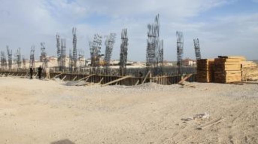 &Uuml;&ccedil; Bin Kişilik Spor Salonu Y&uuml;kselmeye Devam Ediyor