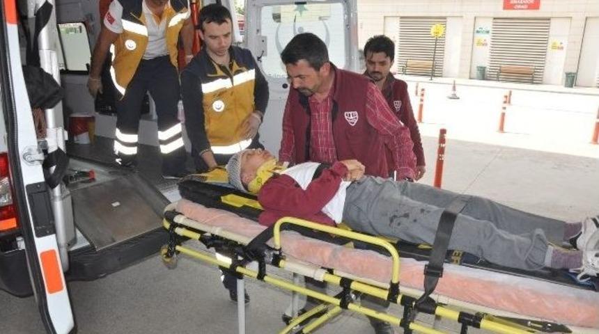 Yaralı Halde Babasını Teselli Etti