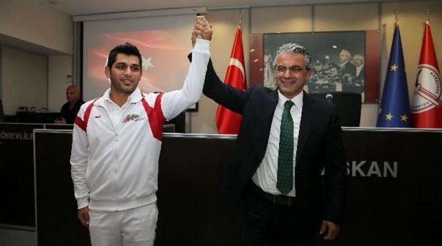 Karşıyakalı Demir Tarih Yazdı