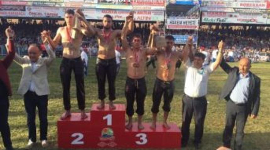 Kocaeli B&uuml;y&uuml;kşehirli Sarı, Kumluca&rsquo;da Şampiyon Oldu