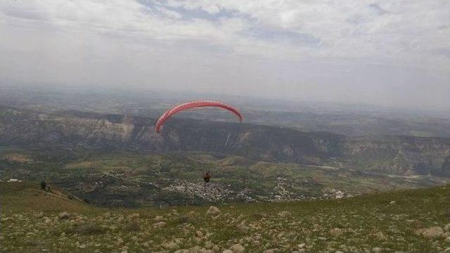 Tut’ta Yamaç Paraşütü Sezonu Açıldı