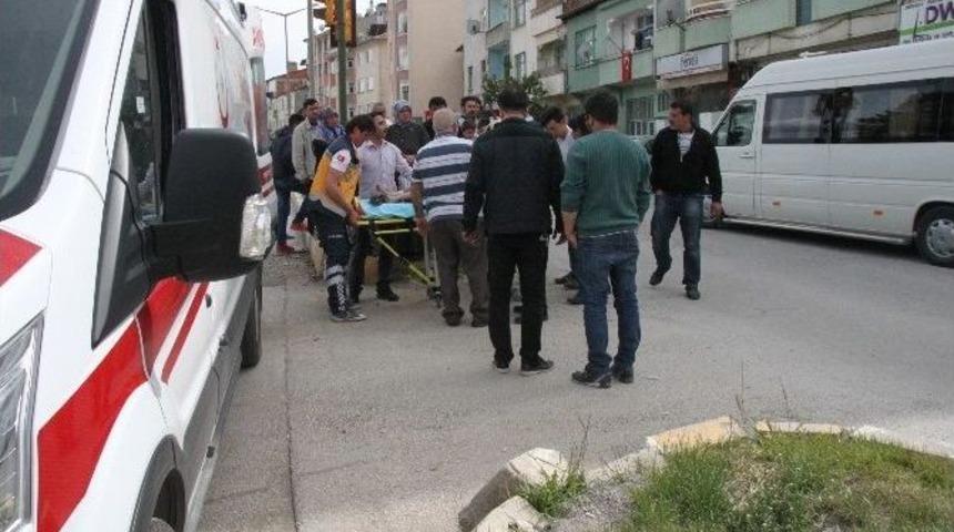 Tosya&rsquo;da Otomobilin &Ccedil;aprtığı Yaşlı Kadın Yaralandı