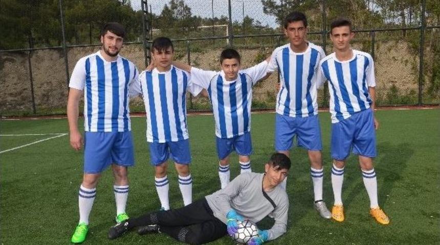 Han&ouml;n&uuml;&rsquo;de Halı Saha Futbol Turnuvası Başladı