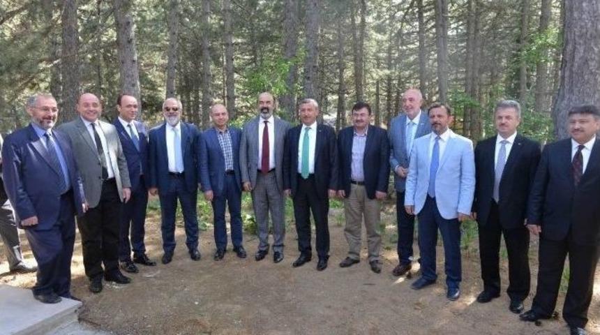 Başkan Erol Yarar: Murat Dağı T&uuml;rkiye&rsquo;nin &Ouml;nemli Kayak Merkezlerinden Birisi Olacak