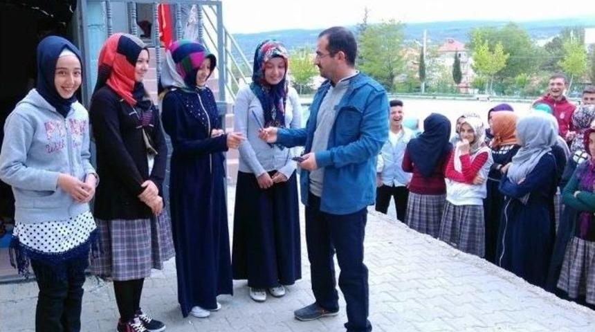 &Ouml;ğrencilere Doğum G&uuml;n&uuml; Hediyesi