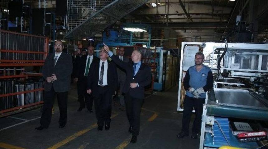 Vali Tuna, Ar&ccedil;elik Buzdolabı &Uuml;retim Tesislerini Gezdi