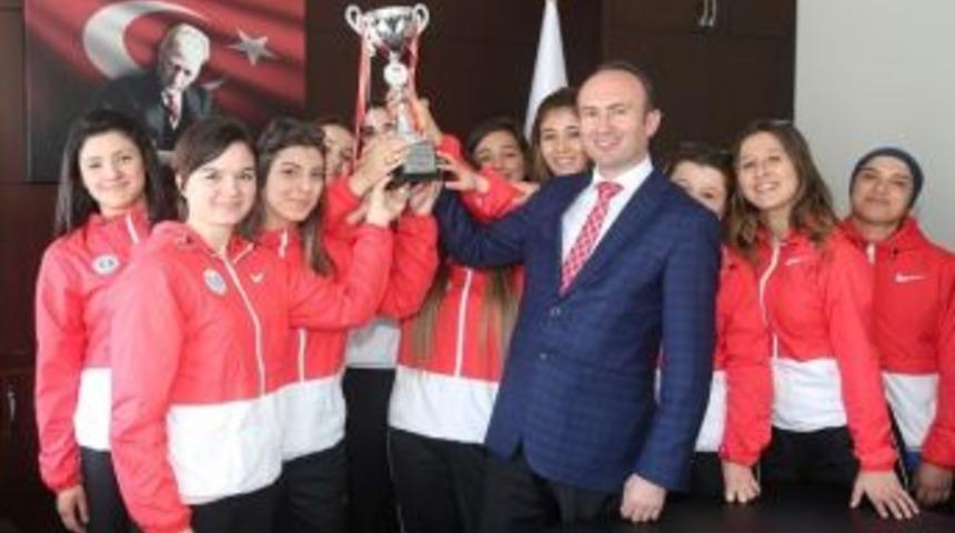 Od&uuml; Bayan Hentbol Takımı&rsquo;ndan Şampiyonluk Başarısı
