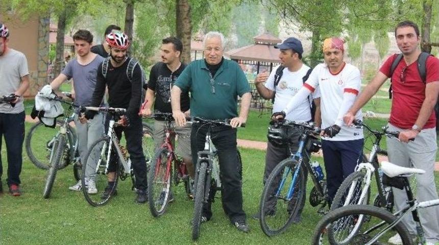 Seyfe G&ouml;n&uuml;ll&uuml;leri Farkındalık Oluşturmak İ&ccedil;in Pedal &Ccedil;evirdi