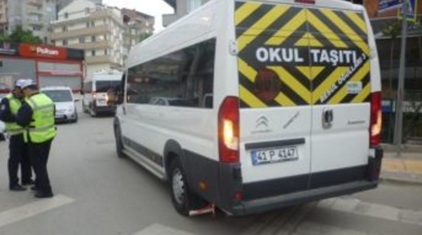 Kocaeli B&uuml;y&uuml;kşehir, Servis Ara&ccedil;larını Denetledi