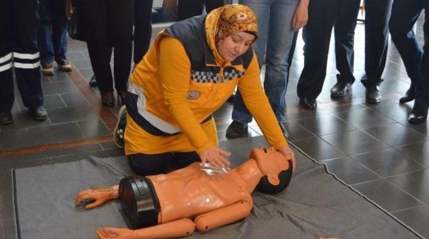 "trafikte Siren Sesi Duyunca Sakin Olun"