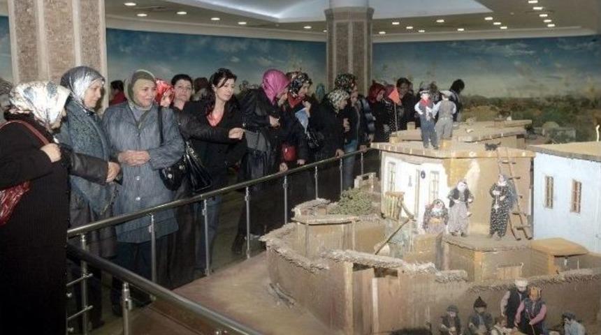 Şehitler Abidesi&rsquo;ni 2016 Yılında 565 Bin Kişi Ziyaret Etti