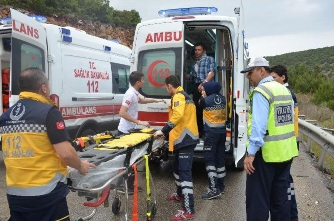 Mira&ccedil; Kandili Sebebiyle Akrabalarına Mevlite Geliyorlardı Tır Dorsesi &Ccedil;arptı