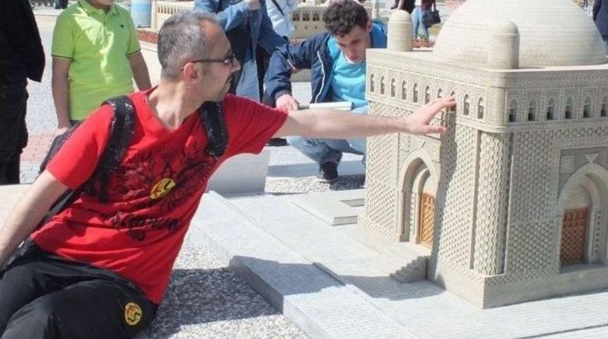 &Uuml;niversite &Ouml;ğrencilerinden &Ouml;rnek Proje