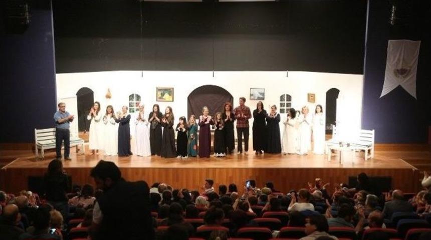 Sapanca&rsquo;da Sahnenelen &ldquo;bernarda Alba&rsquo;nın Evi&rdquo; İsimli Tiyatro Oyunu &Ccedil;ok Beğenildi