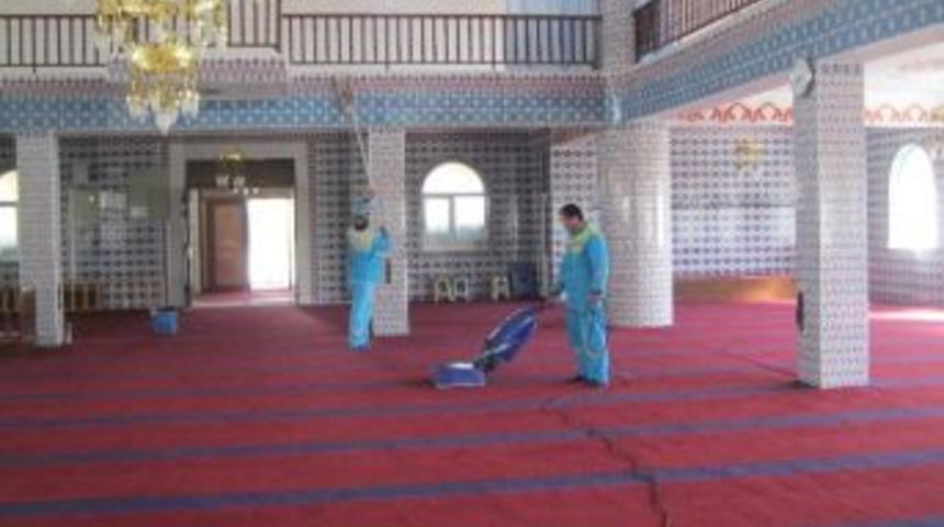 Pursaklar&rsquo;daki Camiler G&uuml;l Suyu İle Temizlendi