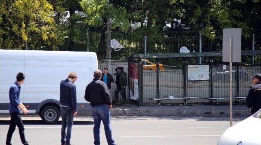 Yıldız Teknik &Uuml;niversitesi &Ouml;n&uuml;nde Ş&uuml;pheli &Ccedil;anta Paniği