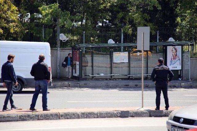 Yıldız Teknik Üniversitesi Önünde Şüpheli Çanta Paniği