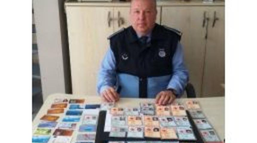 Kayıp Kimlikler, Sahiplerini Bekliyor