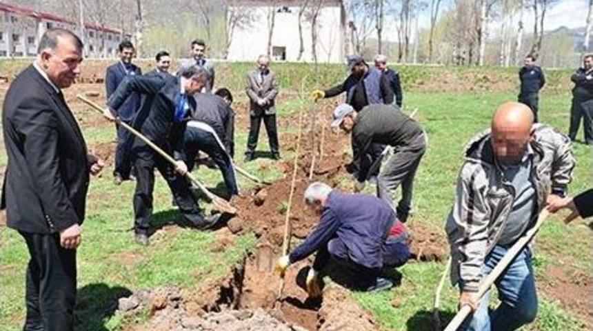 Bitlis A&ccedil;ık Cezaevi&rsquo;nde Peyzaj &Ccedil;alışması