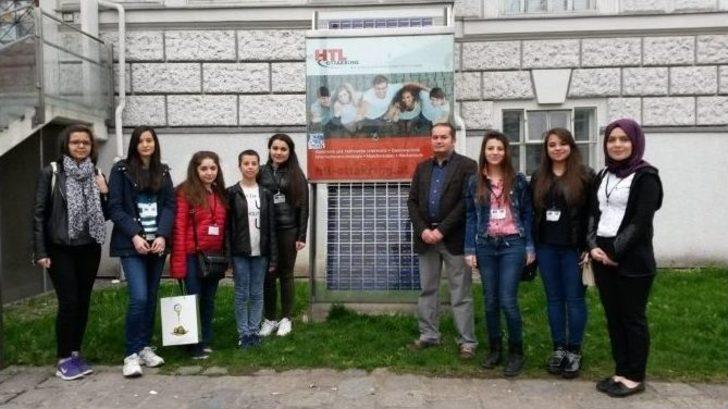 Burhaniye’de Sağlıkçı Gençler Viyana’dan Döndü G1