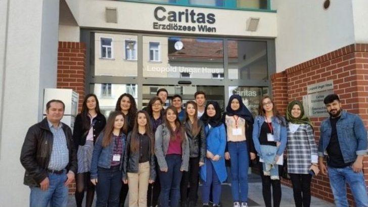 Burhaniye’de Sağlıkçı Gençler Viyana’dan Döndü G2