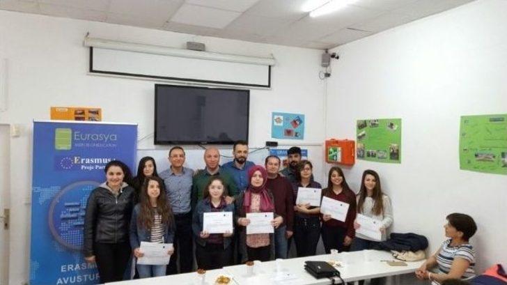 Burhaniye’de Sağlıkçı Gençler Viyana’dan Döndü G3