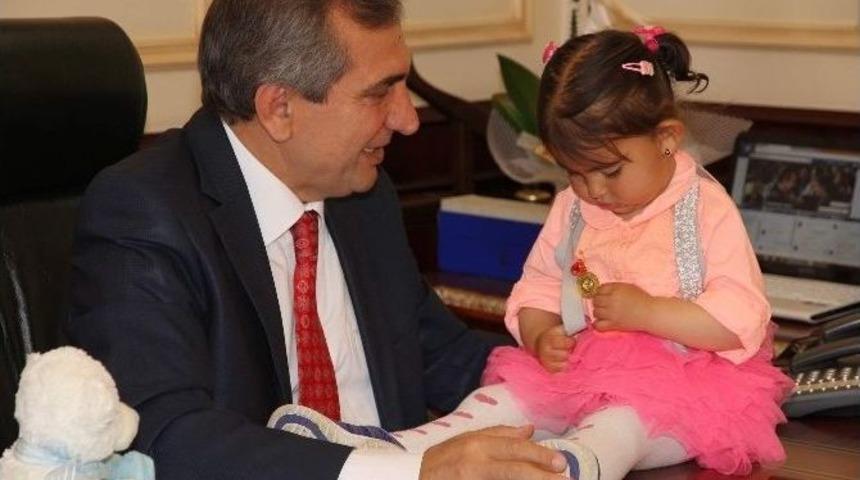 Yozgat Valisi Yazıcı&rsquo;dan Şehidin Kızına &rsquo;ev&rsquo; Hediyesi