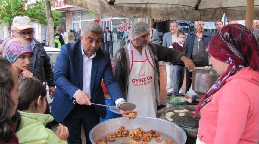 Hisarcık Belediyesi Kandil Lokması Dağıttı