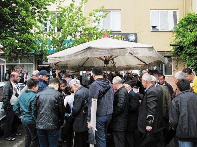 Hisarcık Belediyesi Kandil Lokması Dağıttı