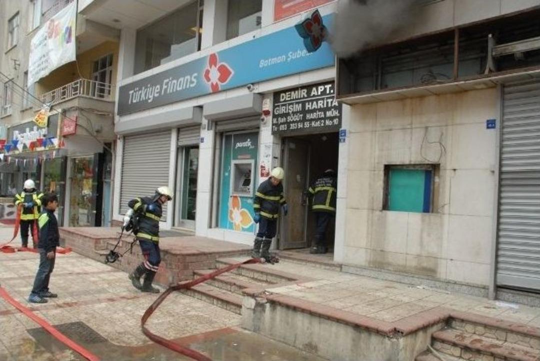 Kazan Dairesinde &Ccedil;ıkan Yangın Korkuttu