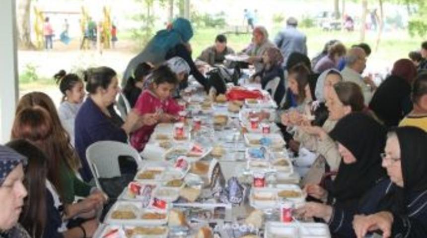 Engelliler Piknikte Stres Attı