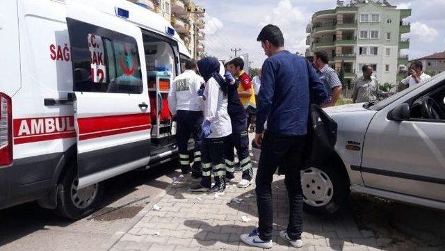 Yaralı Taşıyan Ambulansla Otomobil Çarpıştı: 3 Yaralı