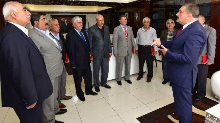 Başkan G&uuml;rkan, Emekli Olan Personele Teşekk&uuml;r Plaketi Verdi