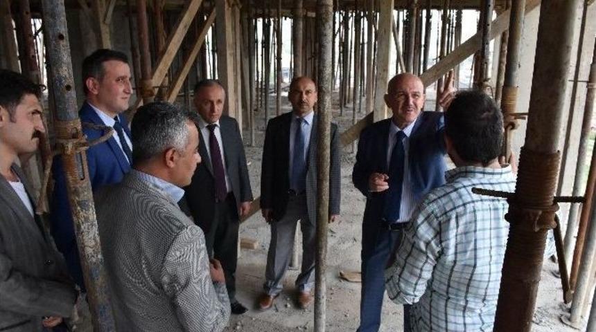 Uzun, Aydınlıkevler Ortaokulu İnşatında İncelemelerde Bulundu