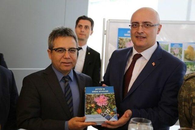Artvin’in 2 Bin 727 Bitkisi Kitaba Dönüştürüldü 2