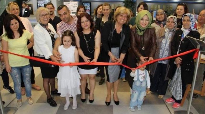 Minik Yağmur&rsquo;dan Resim Sergisi