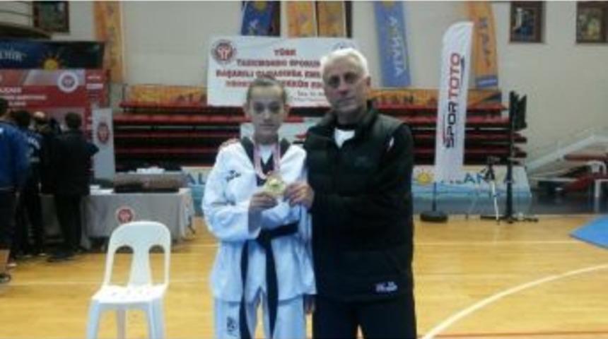 G&ouml;ğebakan Altın Madalyayla D&ouml;nd&uuml;