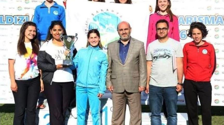 B&uuml;y&uuml;kşehir Atletizm Takımı İzmir&rsquo;de K&uuml;rs&uuml;ye &Ccedil;ıktı