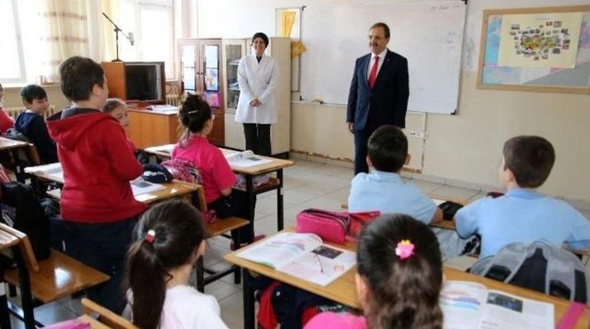 &Ouml;ğrenci Rica Etti, Başkan Ders Anlattı