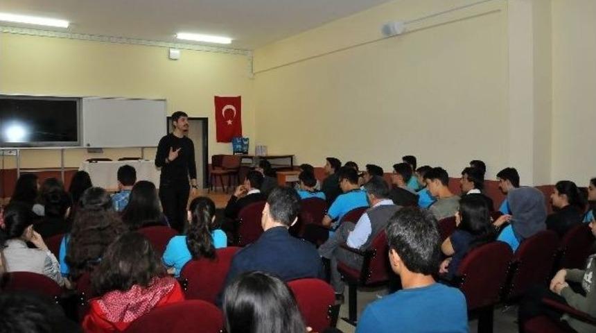 Akşehir&rsquo;de Yazarlar &Ouml;ğrencilerle Buluştu