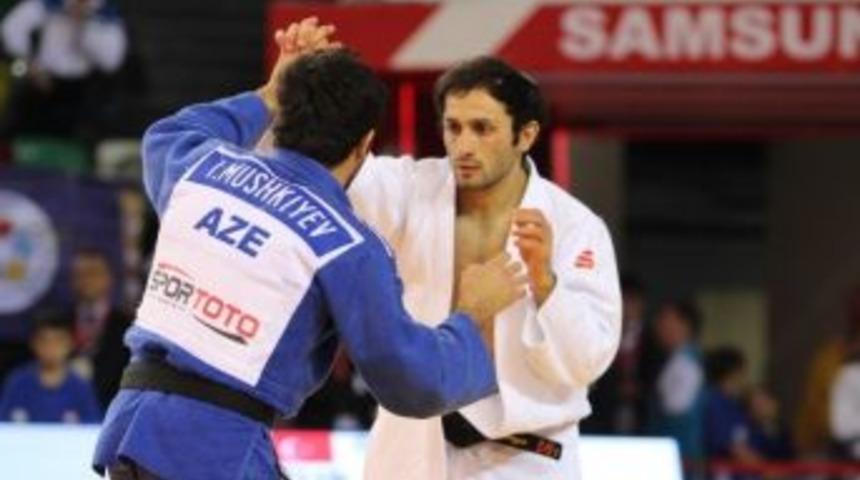 B&uuml;y&uuml;kler Azerbaycan&rsquo;a &Uuml;mitler Romanya&rsquo;ya