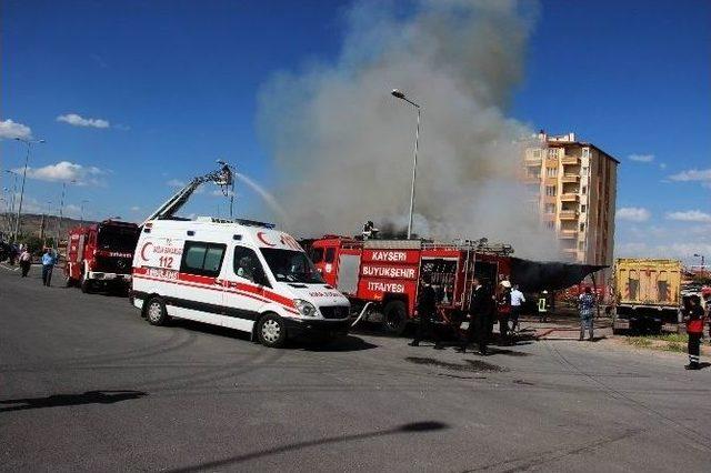 Kayseri’de Kereste Ve İnşaat Malzemeleri İmalathanesinde Yangın