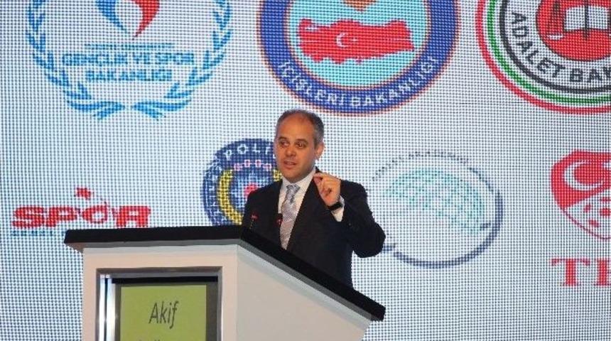 Bakan Kılı&ccedil;: "bizim Karşısında Olduğumuz, Taraftar Değil Holiganlar"