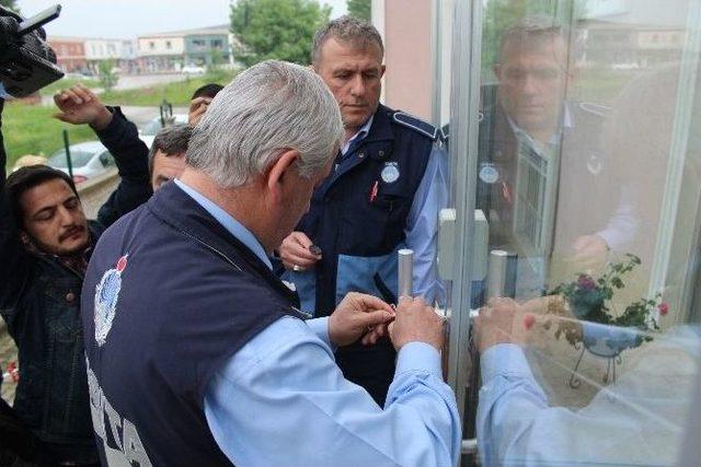 Sakarya’da Kız Öğrenci Yurdu Mühürlendi