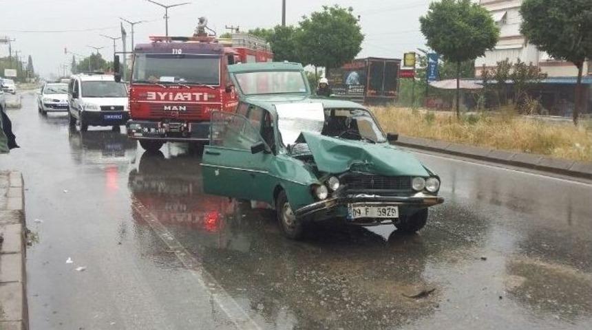 Otomobil Park Halindeki Top Arabasına &Ccedil;arptı: 1 &Ouml;l&uuml; 4 Yaralı