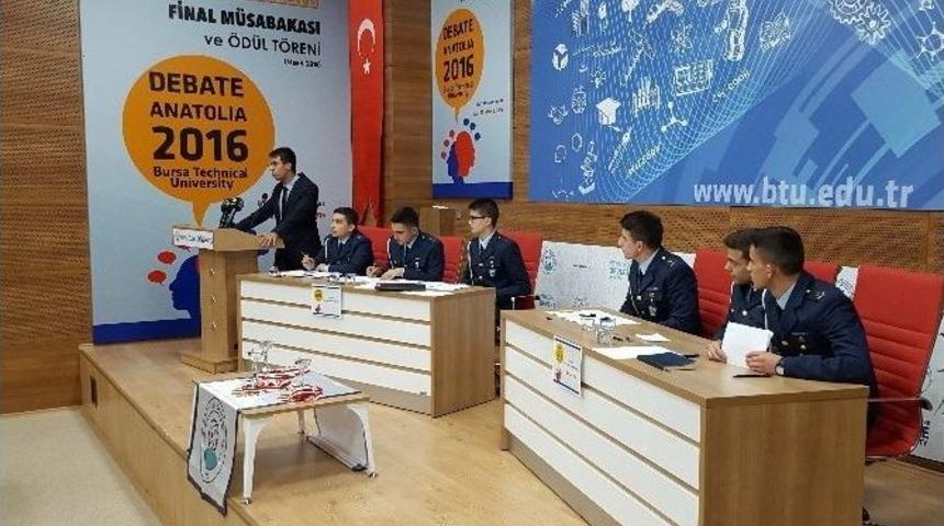 İngilizce M&uuml;nazara Turnuvası Finali Nefes Kesti