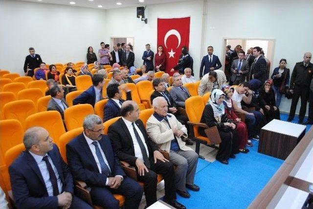 Şehidin İsmi Konferans Salonuna Verildi 1