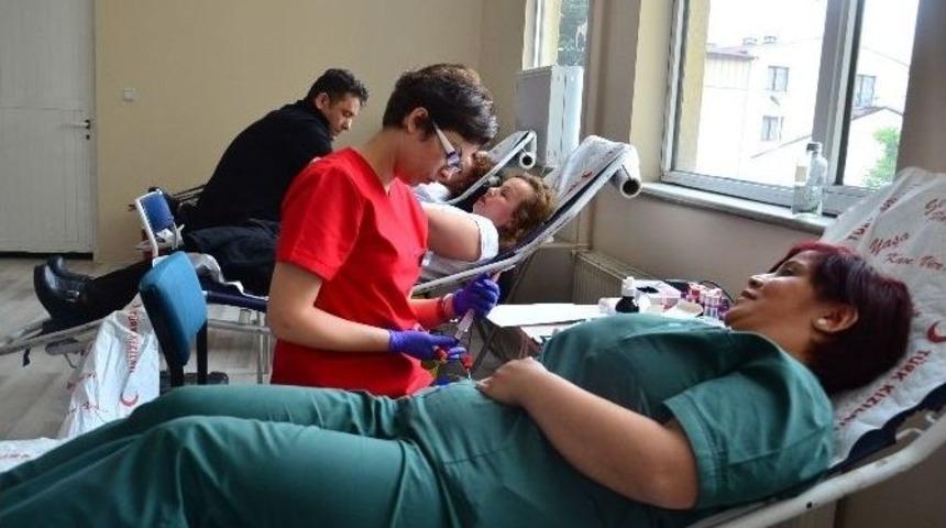 Hastane Y&ouml;neticileri Ve Personeli Kan Verdi