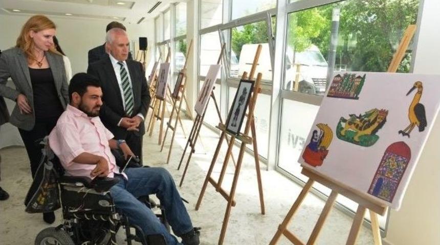 G&ouml;lge Karakterleri Bizim Ev&rsquo;de Hayat Buldu