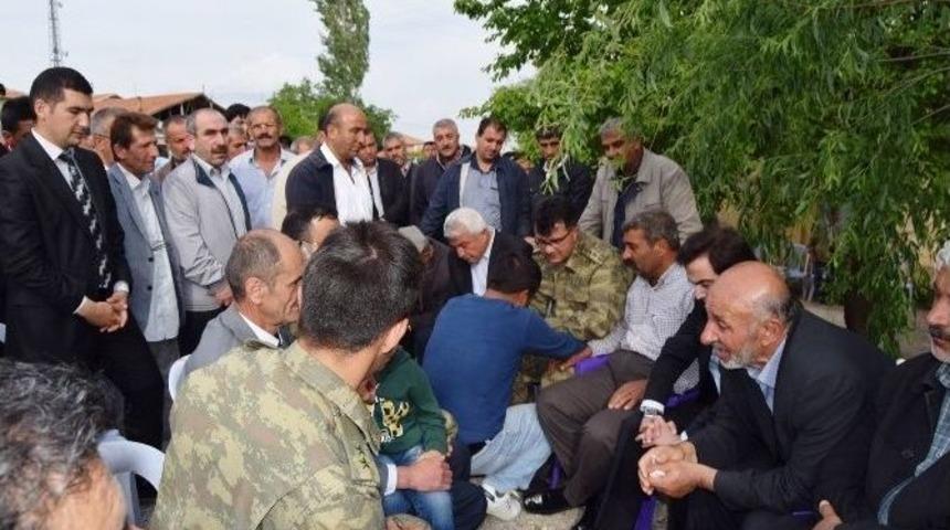 Malatya Şehidine Ağlıyor